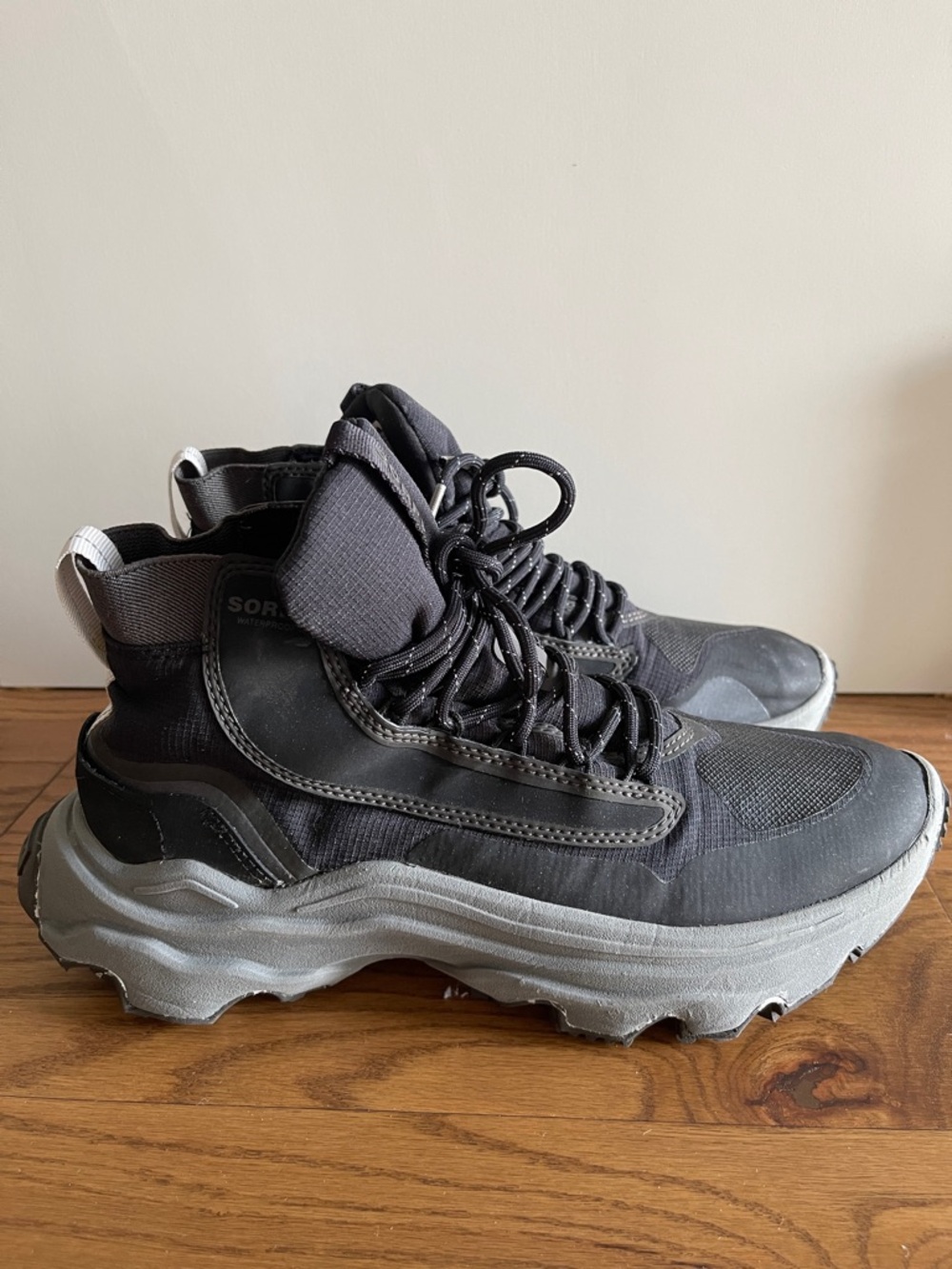Sorel Men's Black and Gray High-Top Trail Boot Shoe Size 7